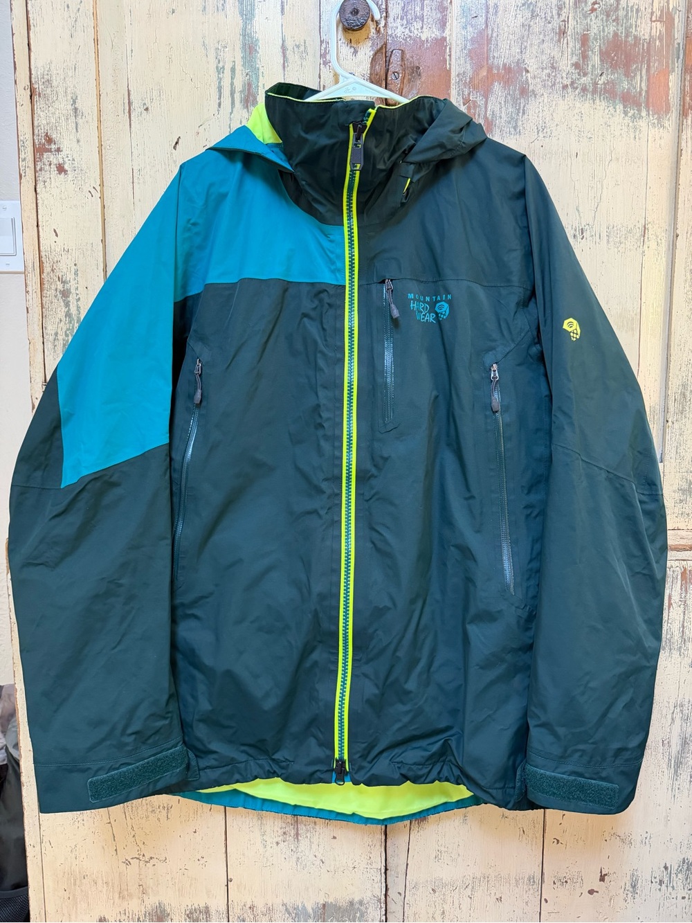 Mountain Hardwear Men’s Dark Green & Teal Waterproof Jacket- like new, medium
